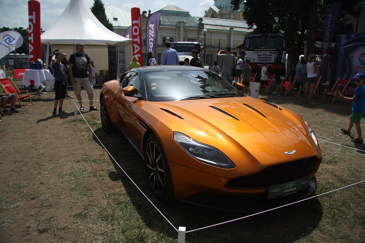Aston Martin DB11
